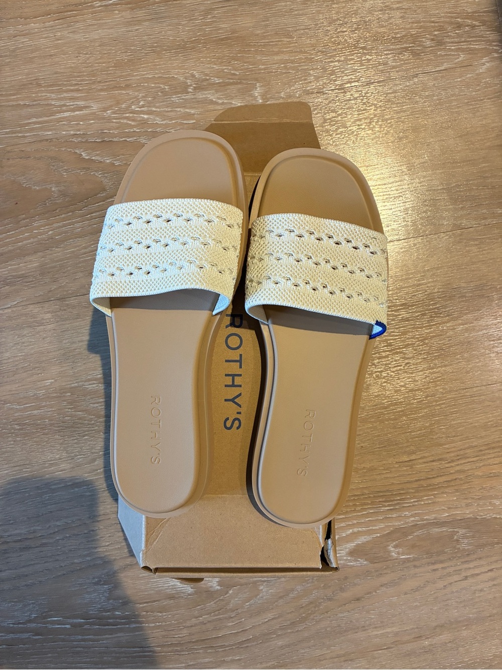 New in Box Rothy slide sandal- sandy crochet - Picture 2 of 4